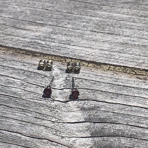 ❤️ Genuine Garnet Sterling Silver Necklace, Heart Pendant, and Studs ❤️ - Picture 10 of 13